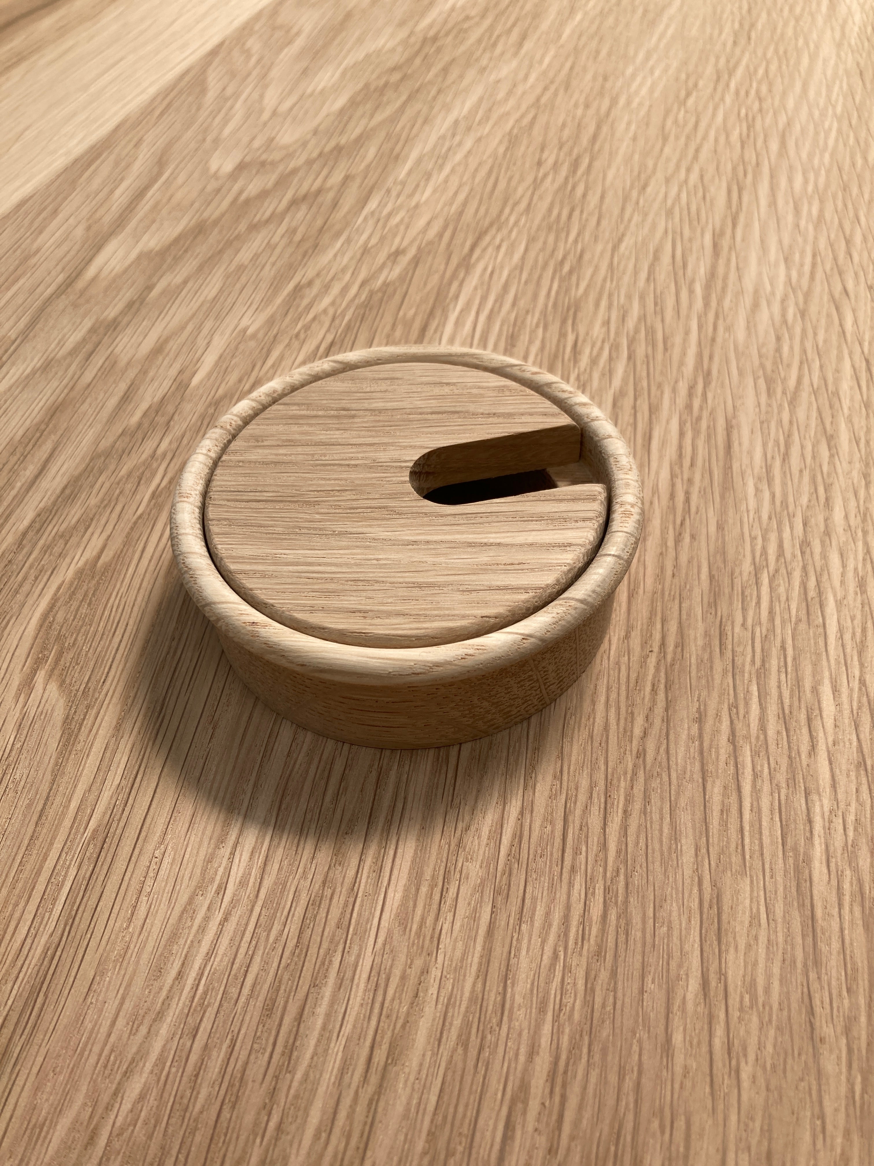 Oak cable tidy