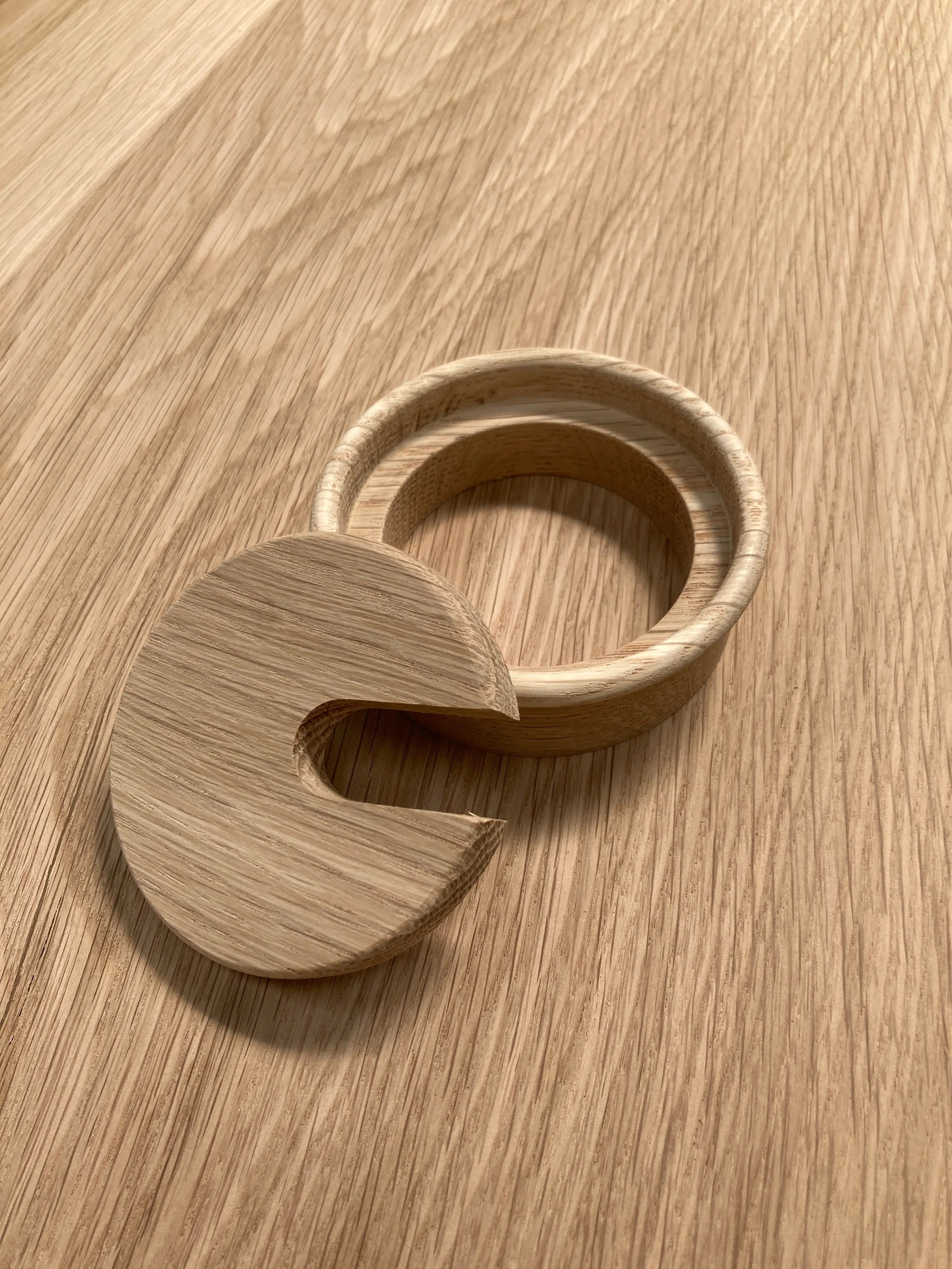 Oak cable tidy