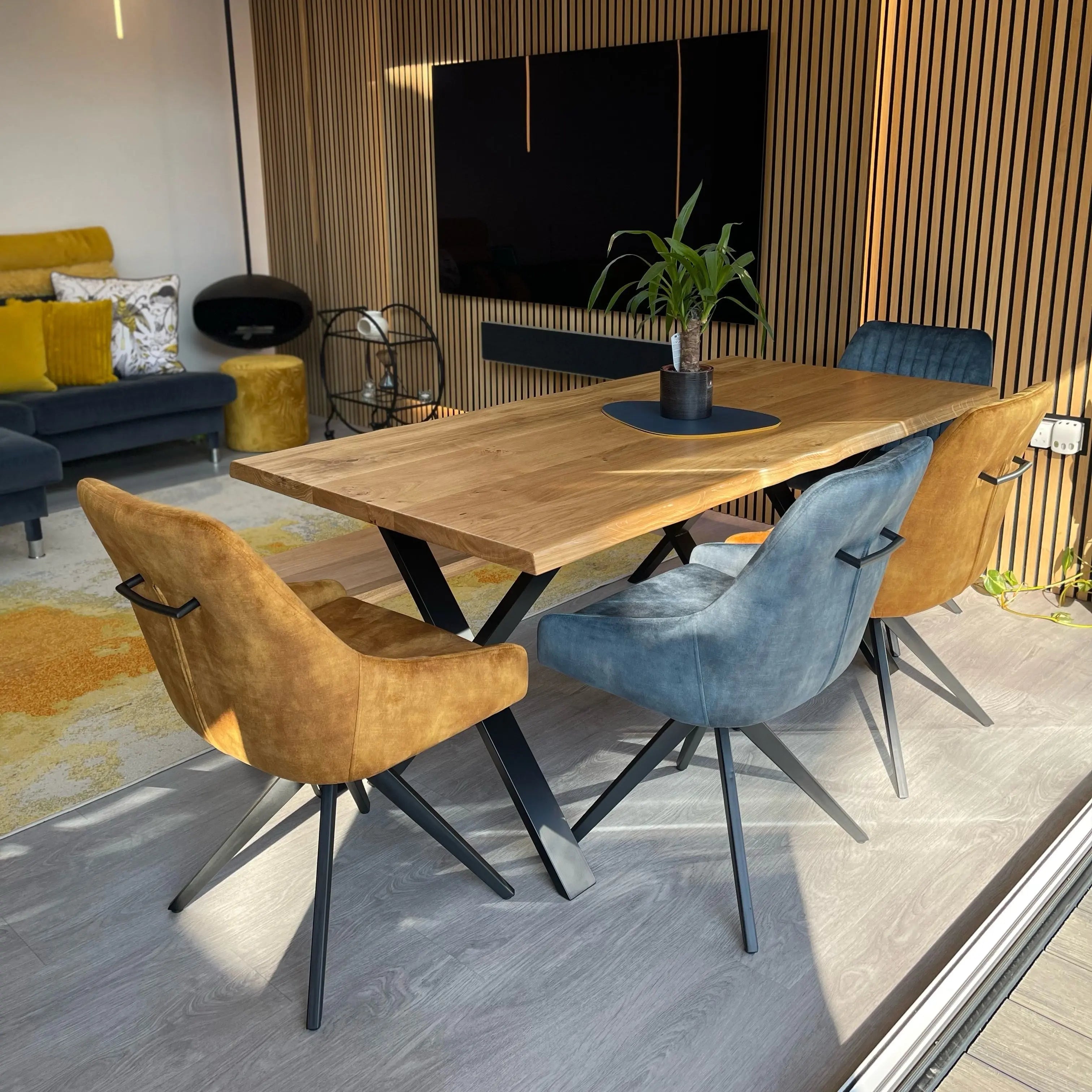 solid Oak table top - black x legs metal